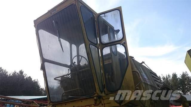 New Holland 1520 キャビン及び内装