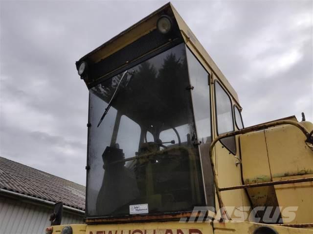 New Holland 1550 キャビン及び内装
