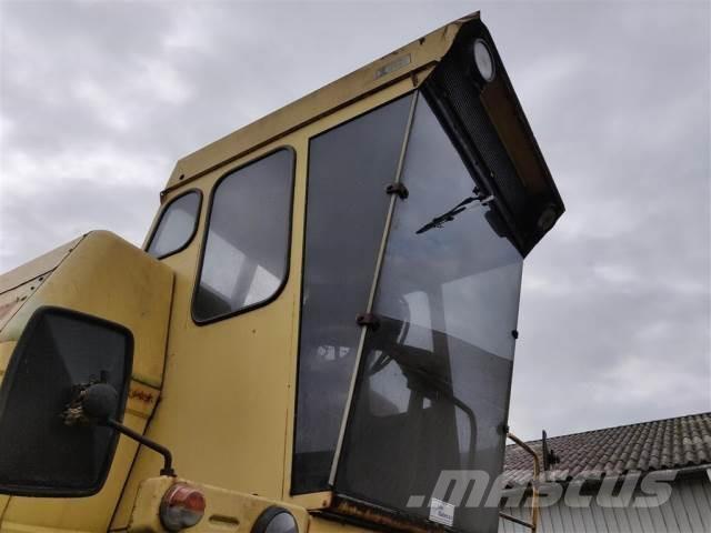 New Holland 1550 キャビン及び内装