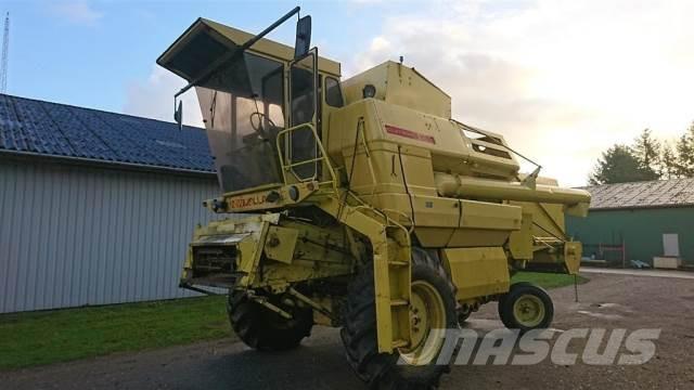 New Holland 1550 コンバイン