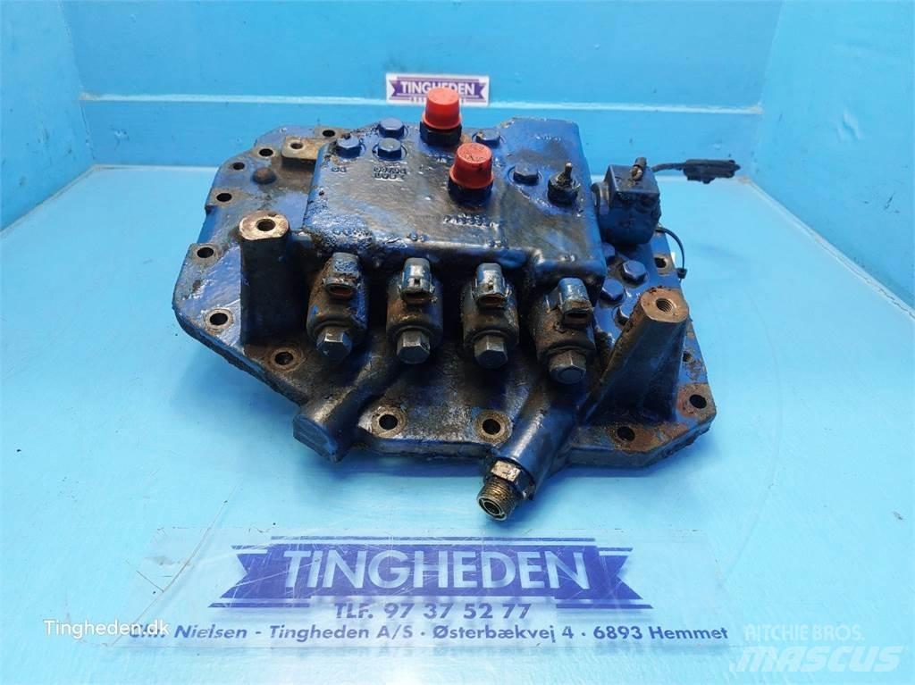New Holland 6640 トランスミッション