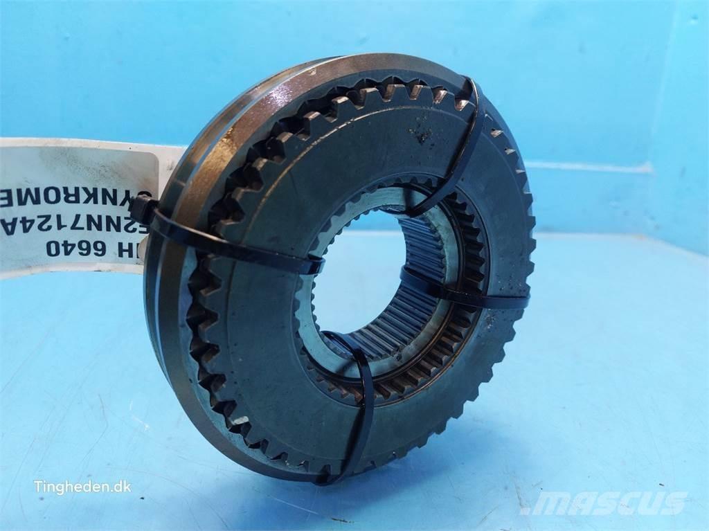 New Holland 6640 トランスミッション