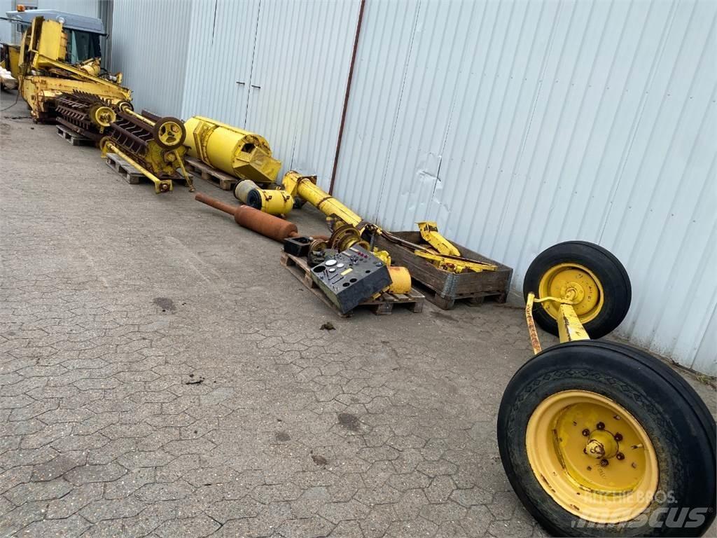 New Holland 8080 コンバイン