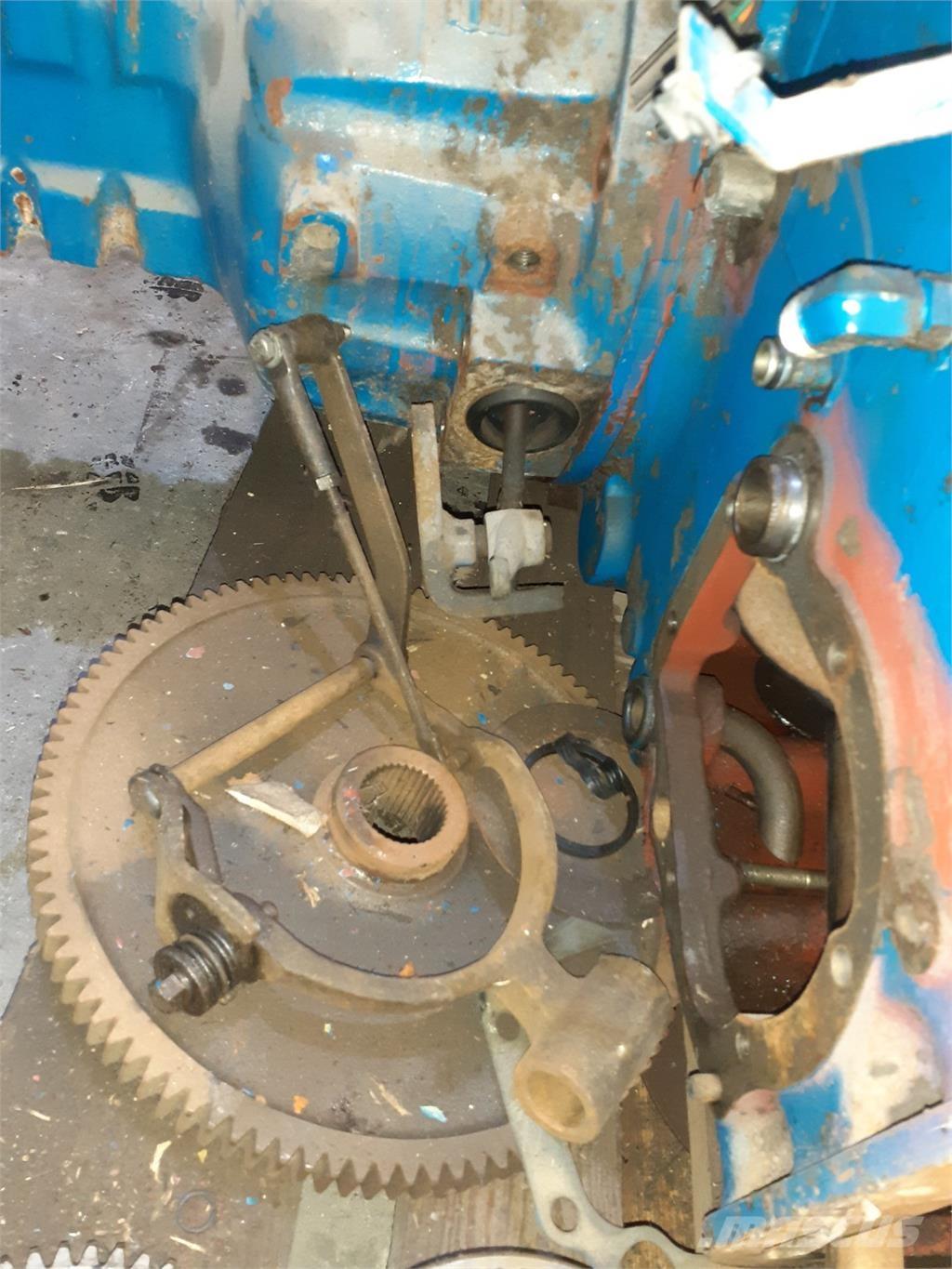 New Holland 8340 トランスミッション