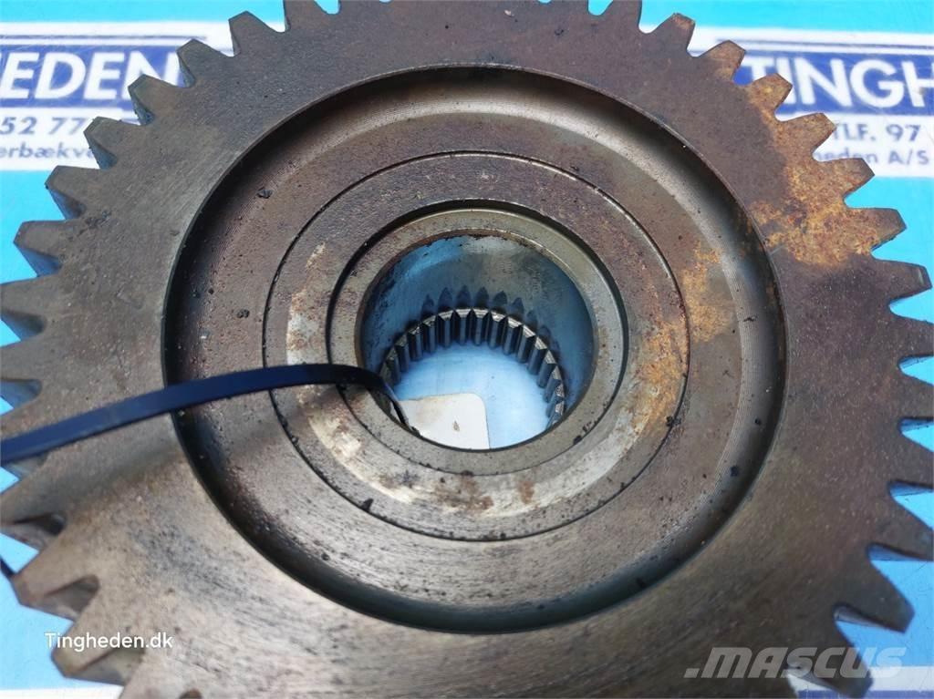 New Holland 8870 トランスミッション