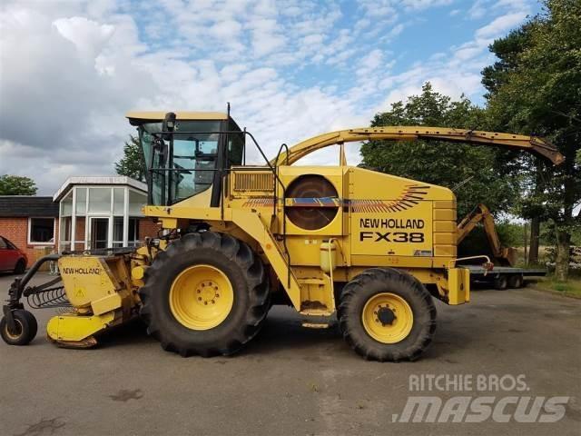 New Holland FX38 自走式フォレージハーベスター