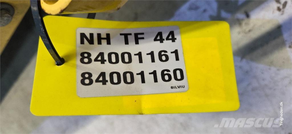 New Holland TF44 農業機械 -　その他