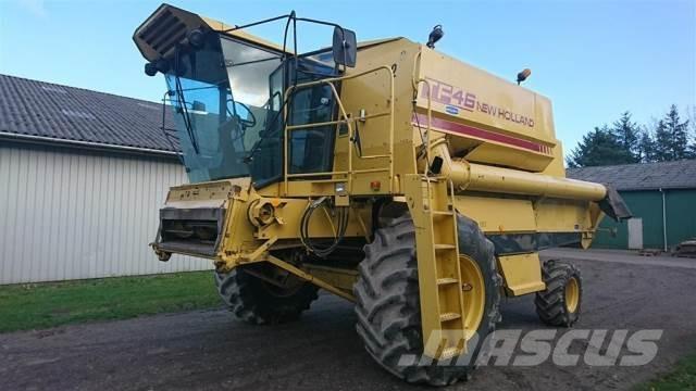 New Holland TF46 コンバイン