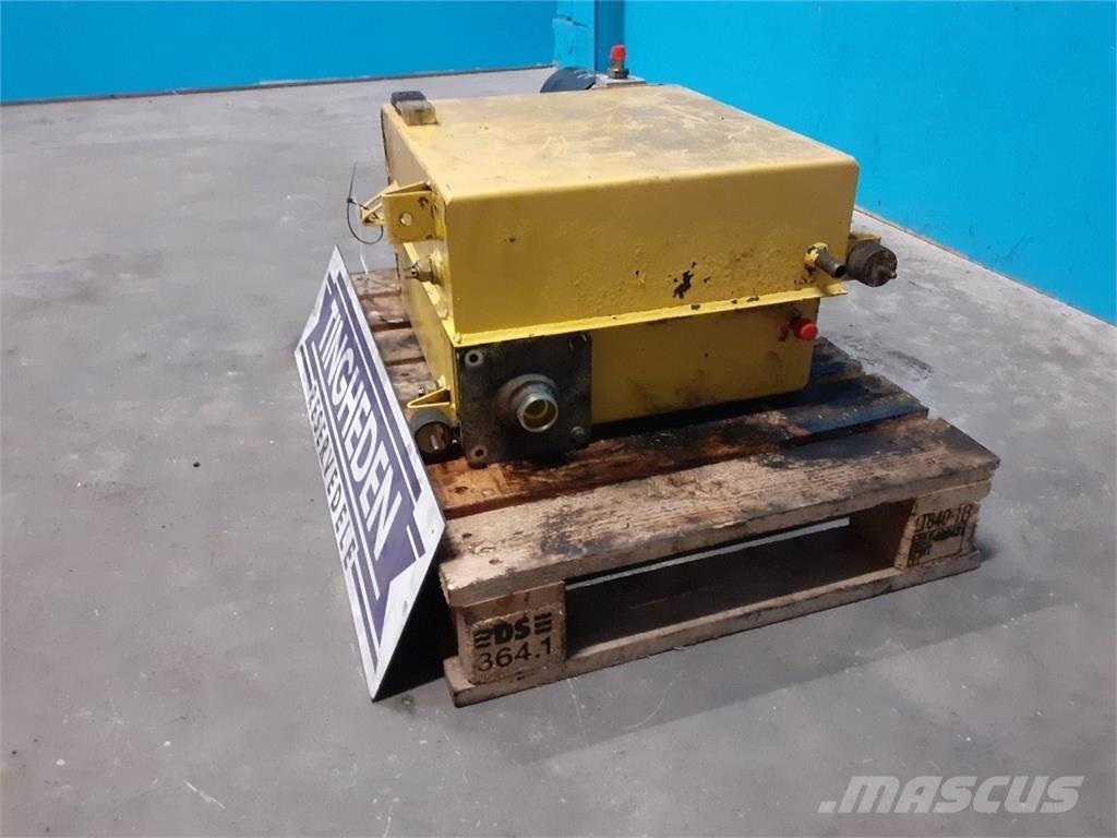 New Holland TF78 油圧機
