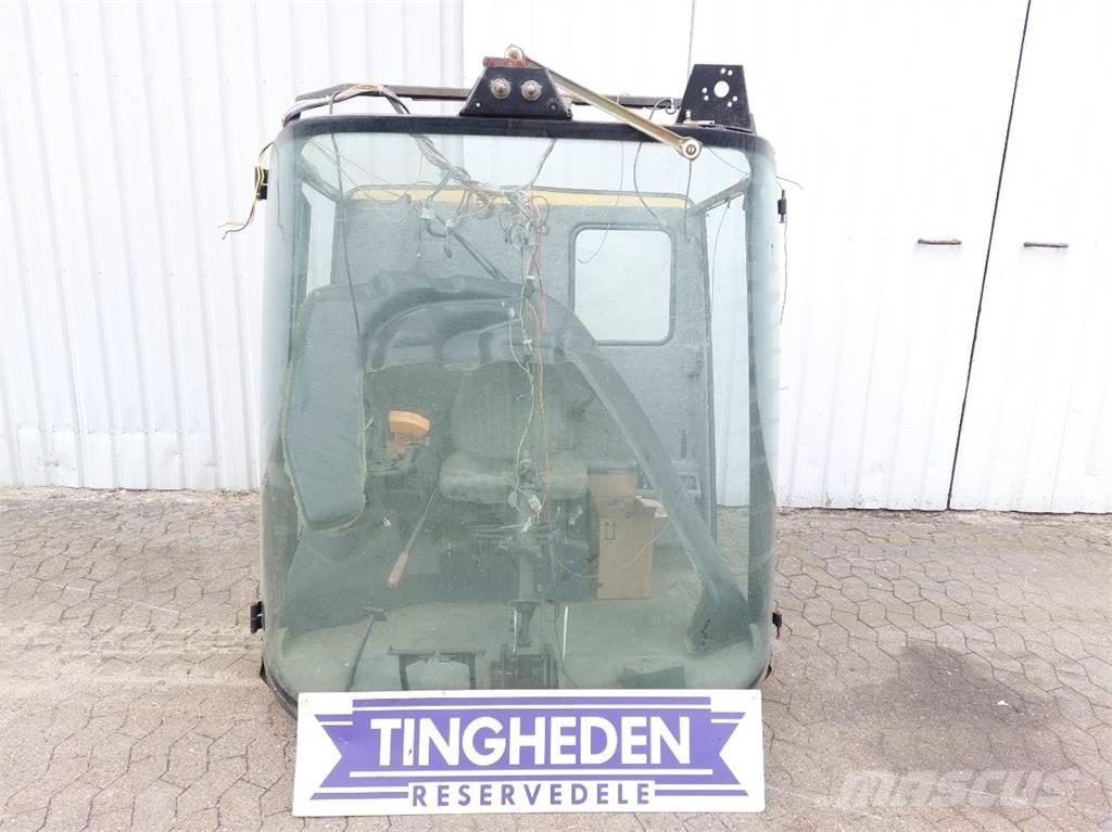 New Holland TF78 キャビン及び内装