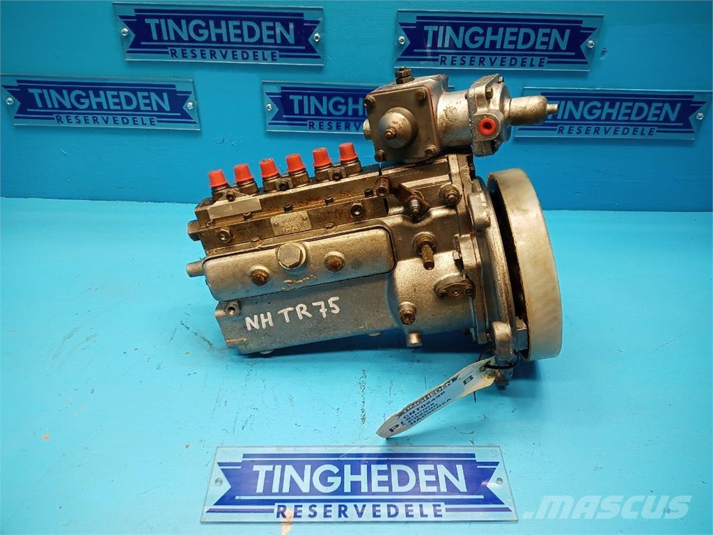 New Holland TR75 エンジン