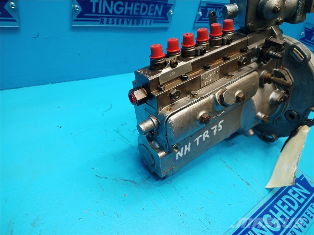 New Holland TR75 エンジン