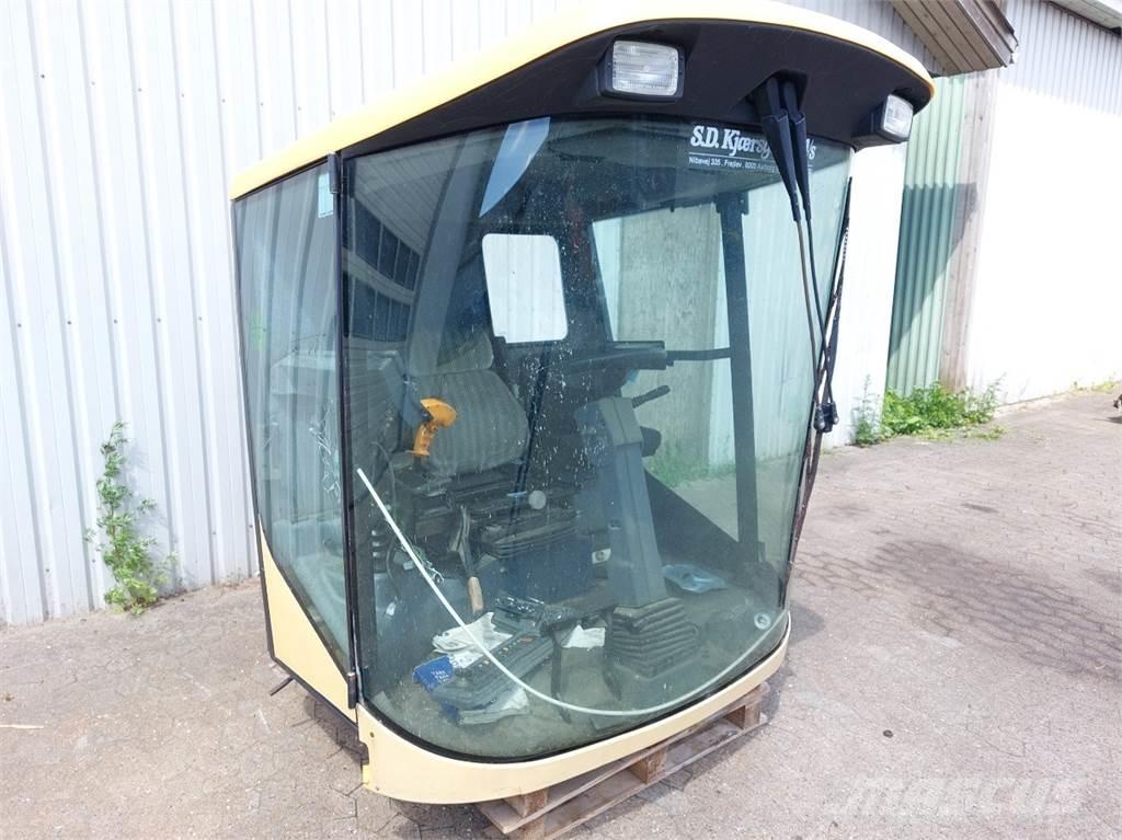 New Holland TX65 キャビン及び内装