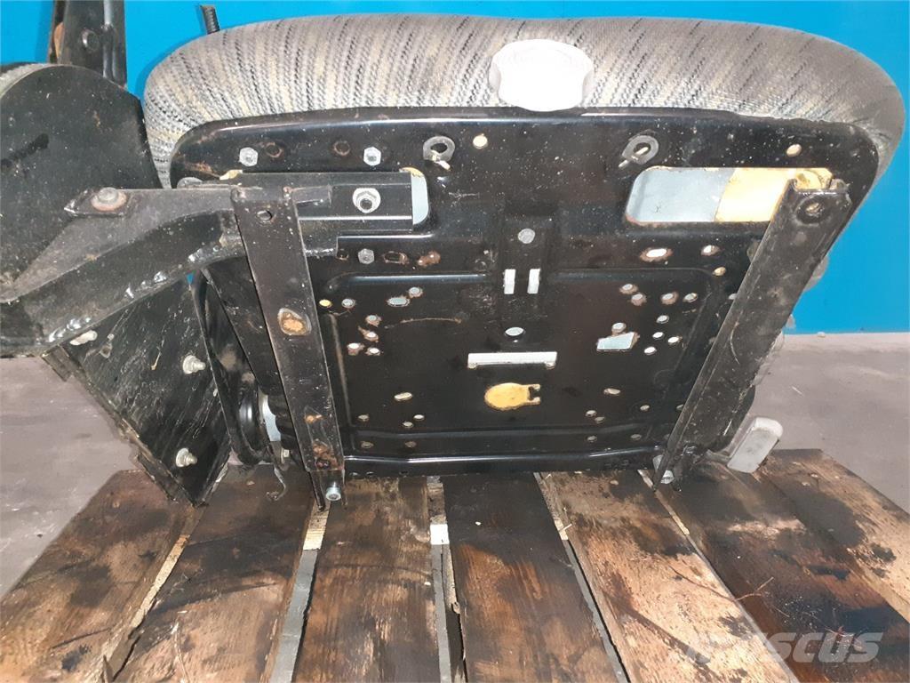 New Holland TX68 キャビン及び内装