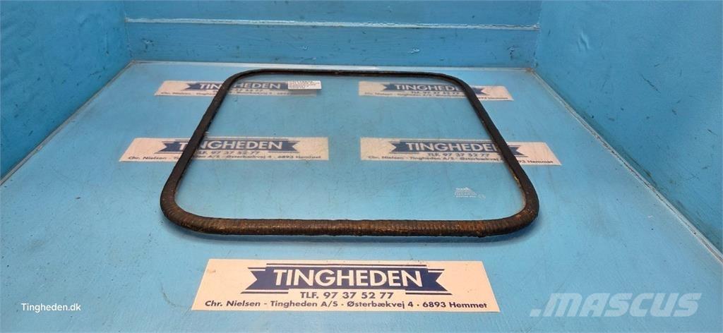 New Holland TX68 キャビン及び内装
