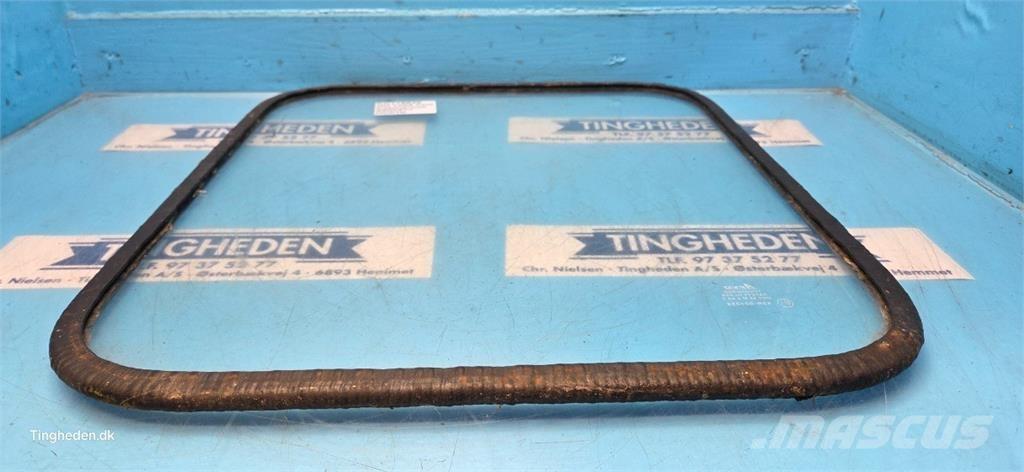 New Holland TX68 キャビン及び内装