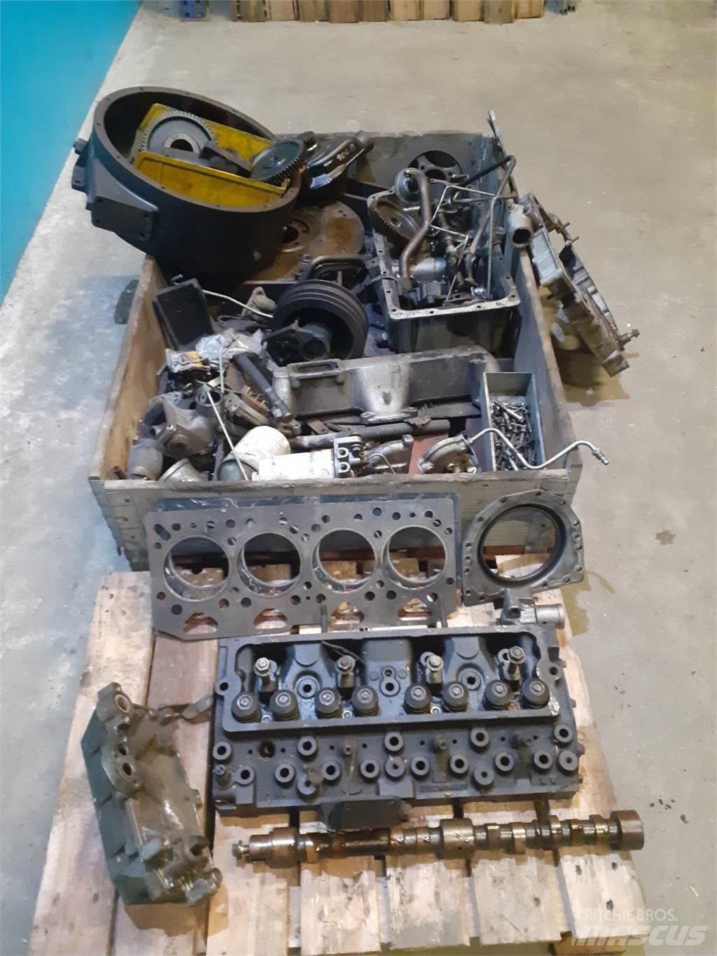 Perkins 1004-4T エンジン