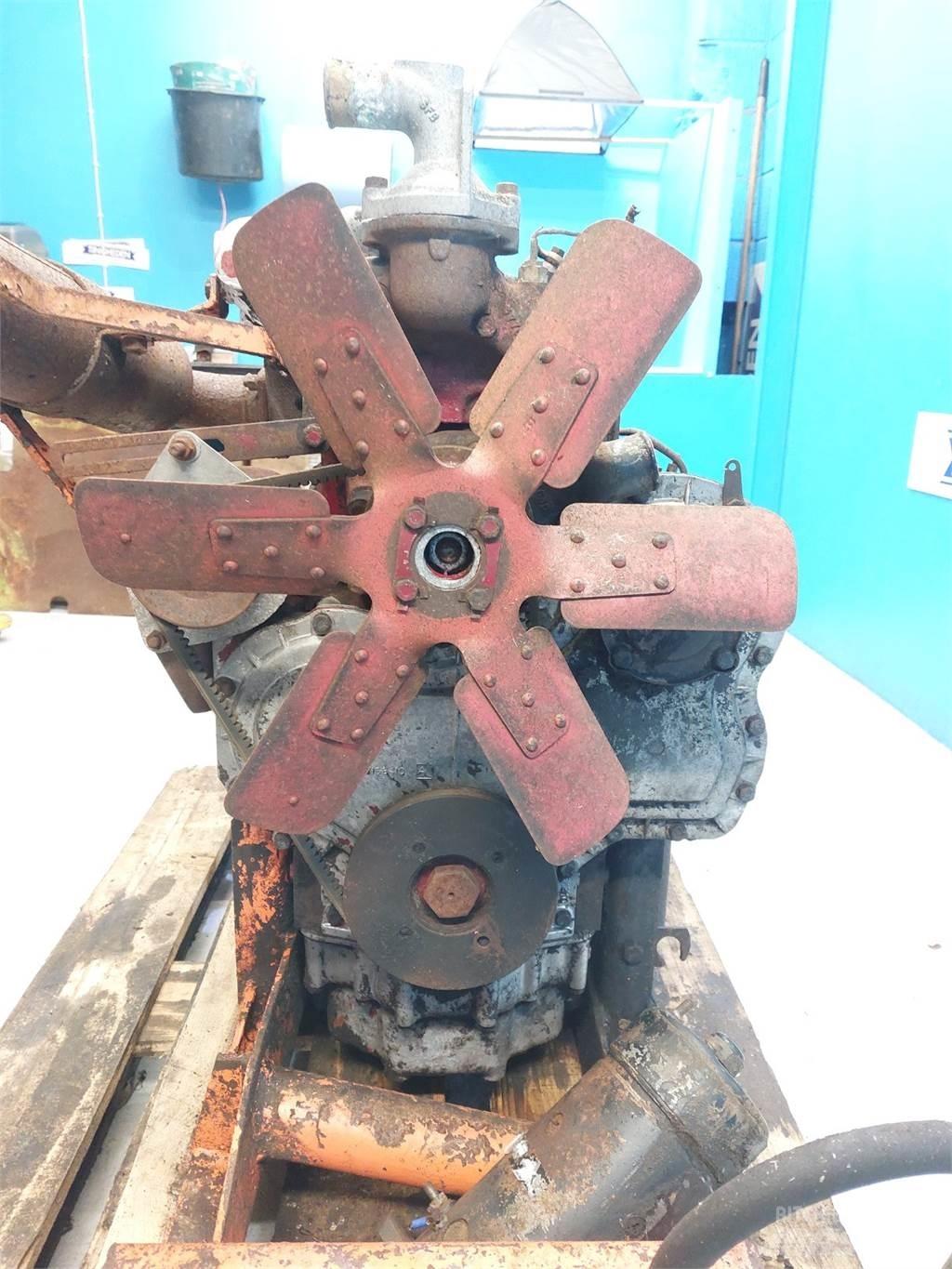 Perkins 4.236 エンジン