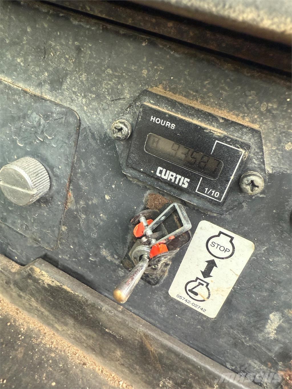 Takeuchi TB1140 大型油圧ショベル12t以上（パワーショベル・ユンボ）