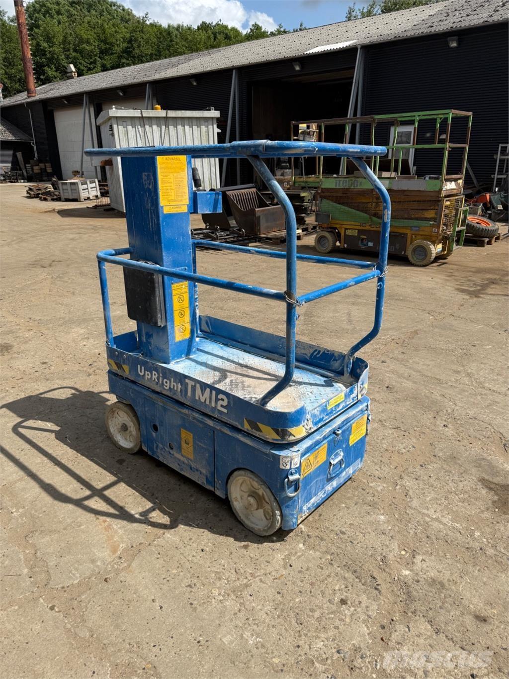 UpRight TM12 垂直昇降型リフト