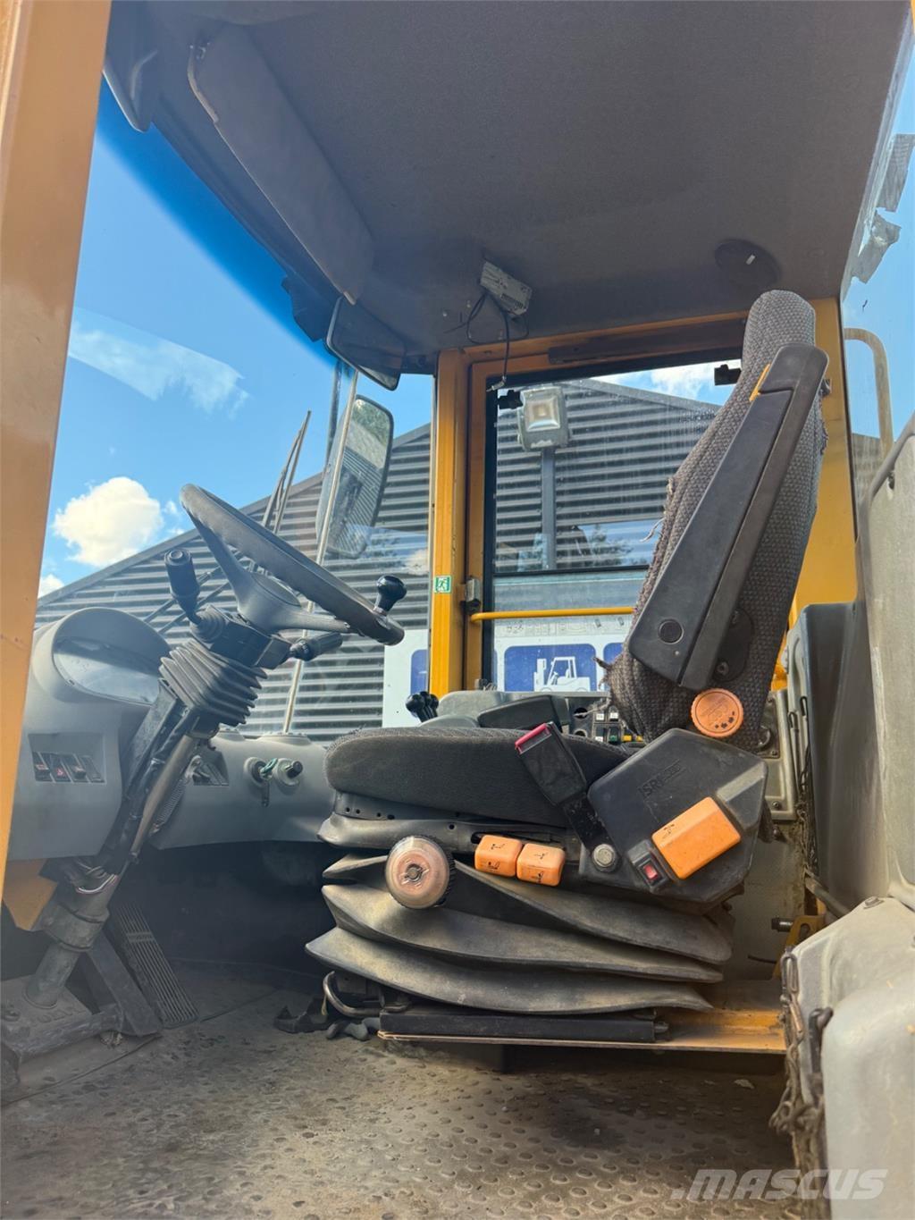 Volvo L90E ホイールローダー・タイヤショベル