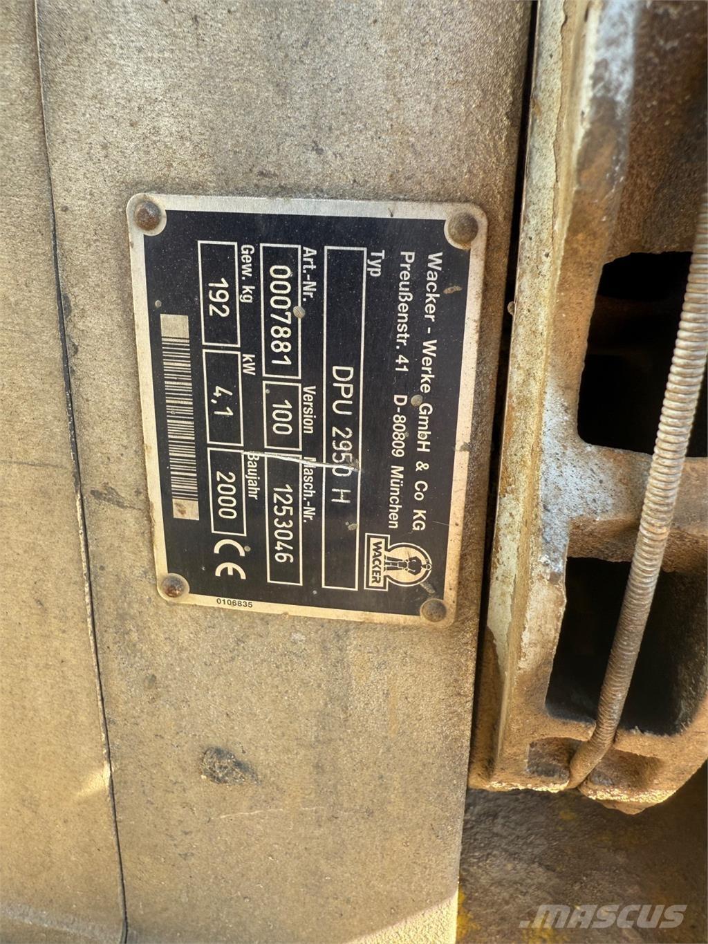 Wacker DPU2950 プレートコンパクター