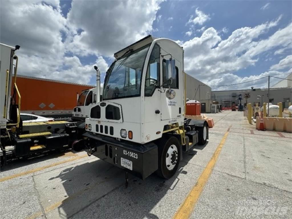 Autocar ACTT42 ターミナルトラクター