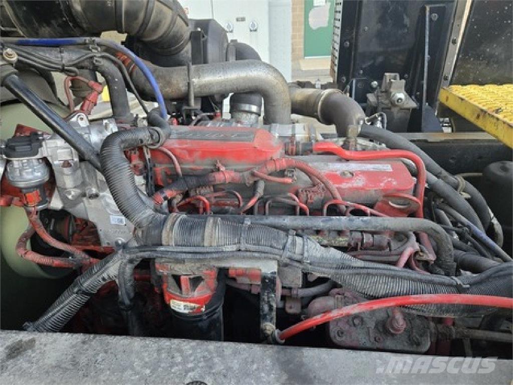 Autocar ACTT64 ターミナルトラクター