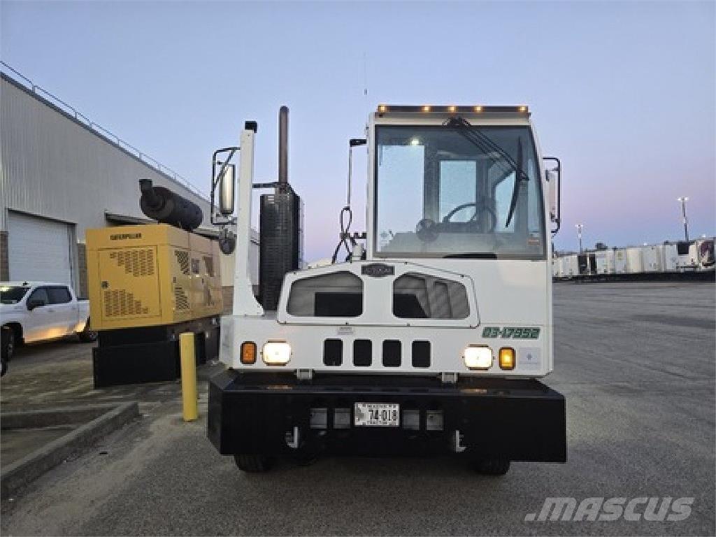 Autocar ACTT64 ターミナルトラクター