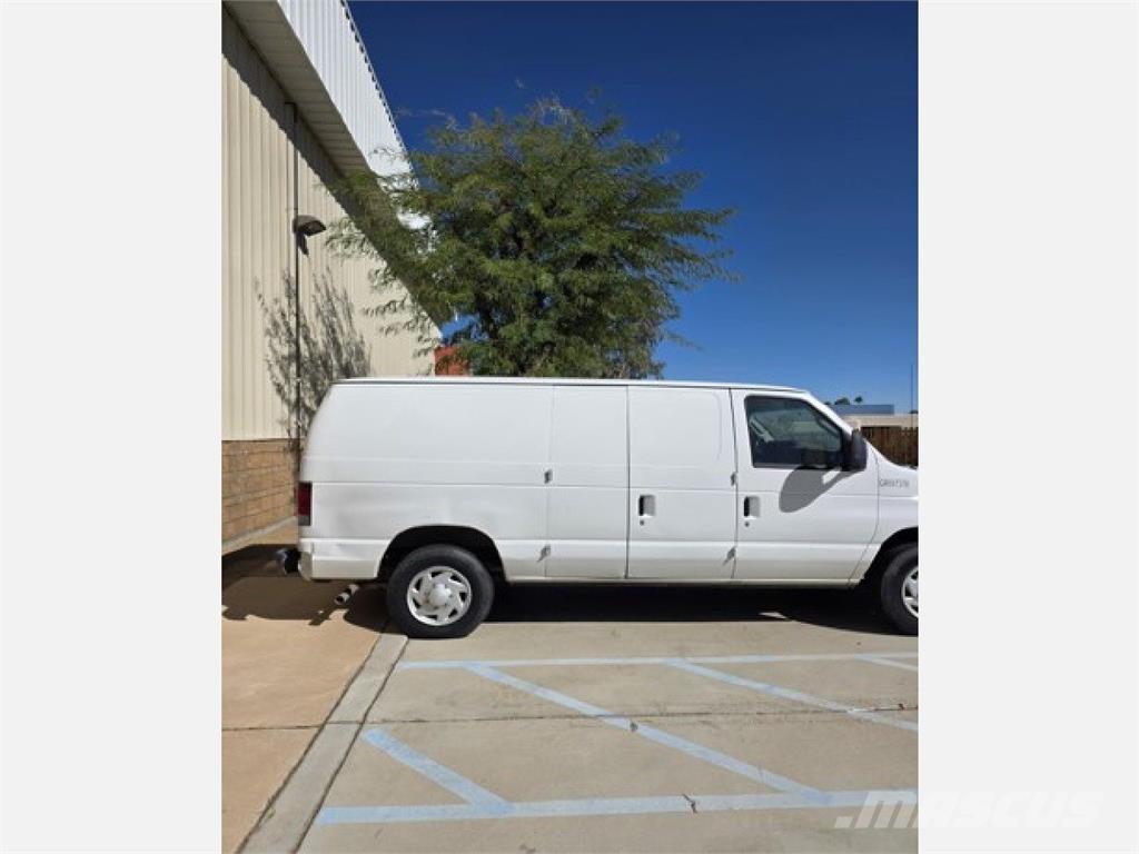 Ford E150 パネルバン