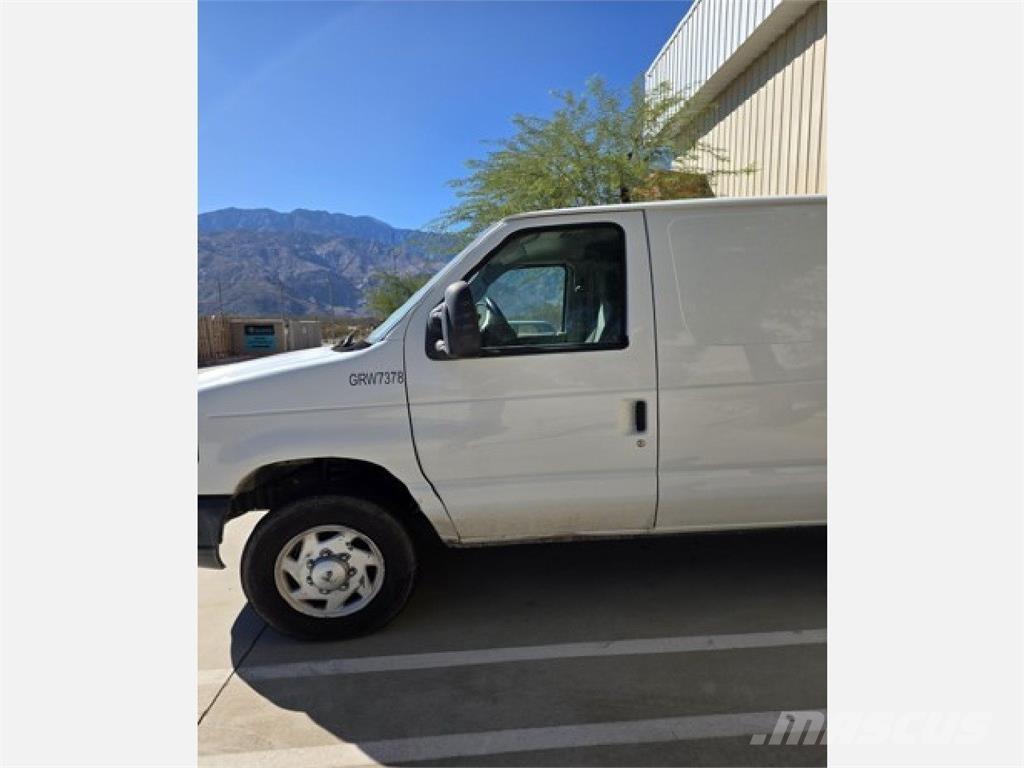 Ford E150 パネルバン