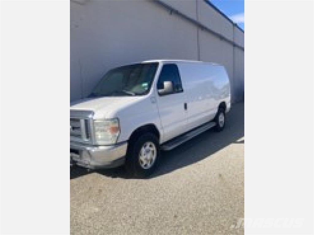 Ford E250 パネルバン