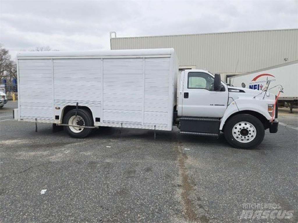 Ford F650 飲料運送車両