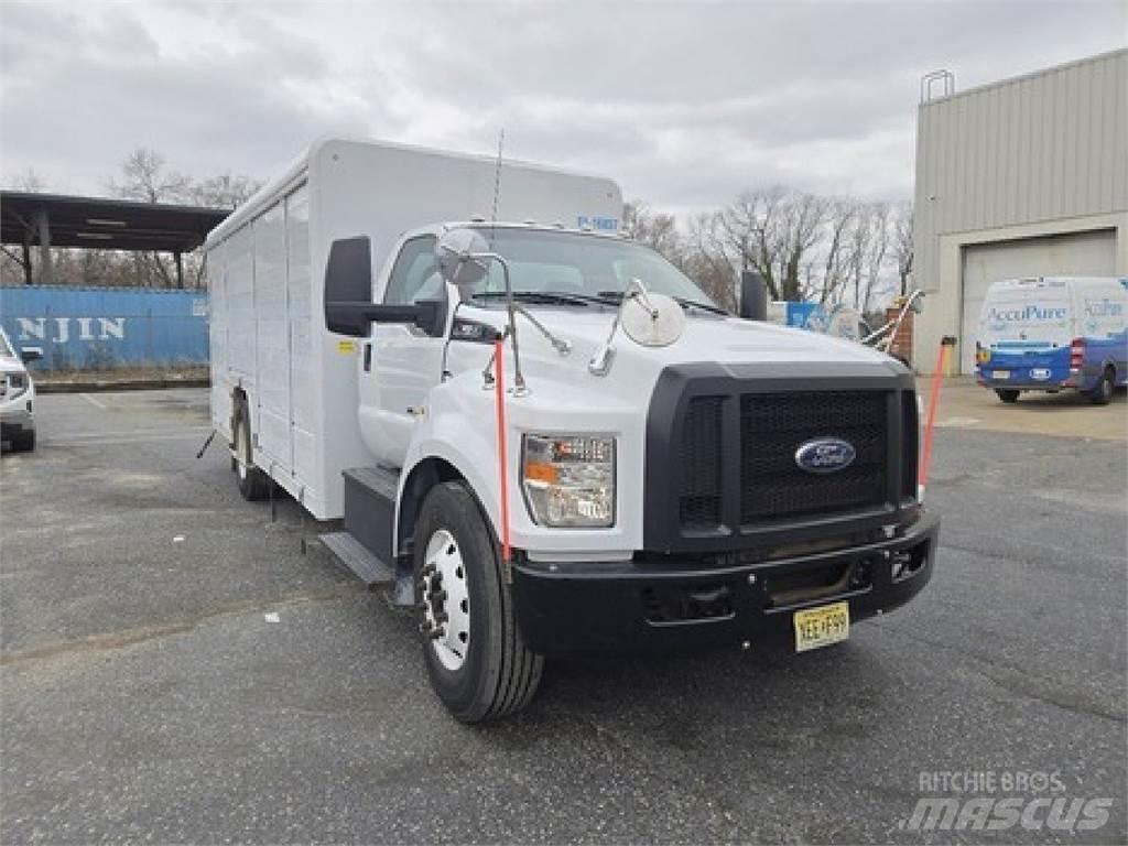 Ford F650 飲料運送車両