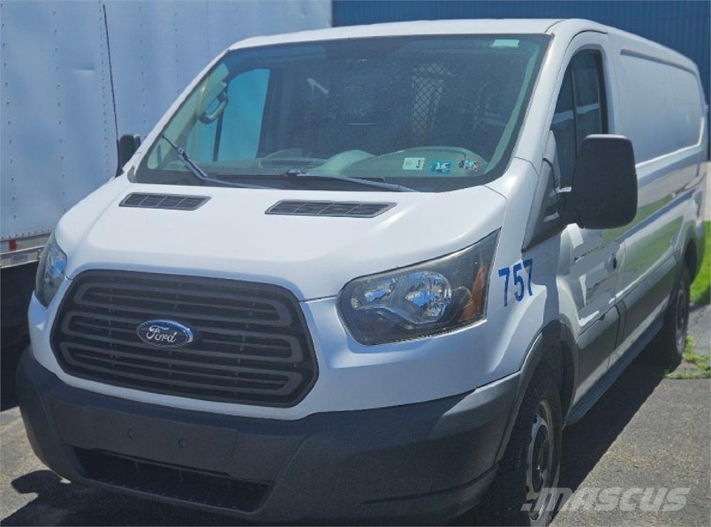 Ford Transit 150 パネルバン