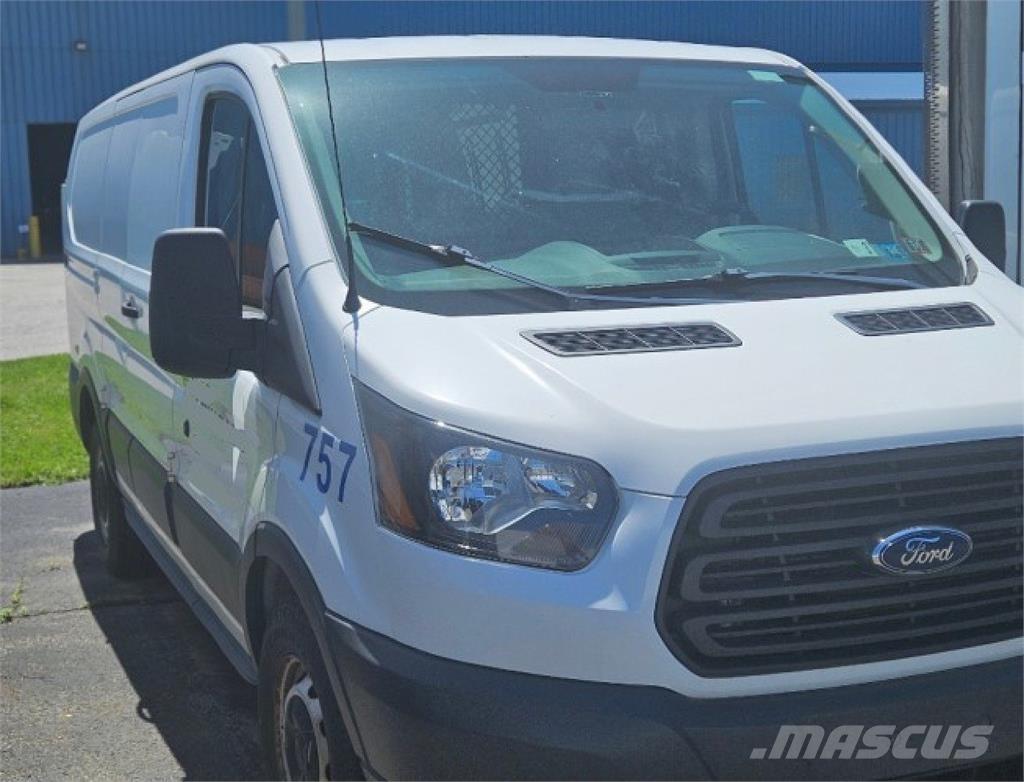 Ford Transit 150 パネルバン