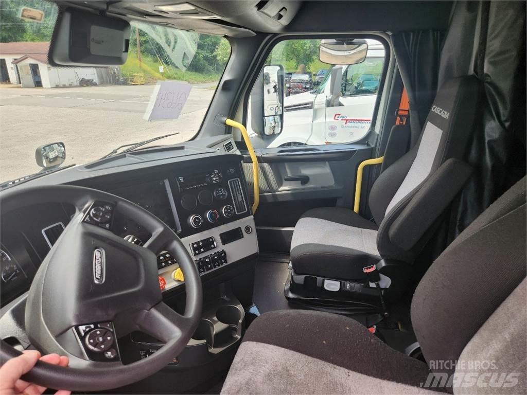 Freightliner 126 中古トラクターヘッド | トレーラーヘッド