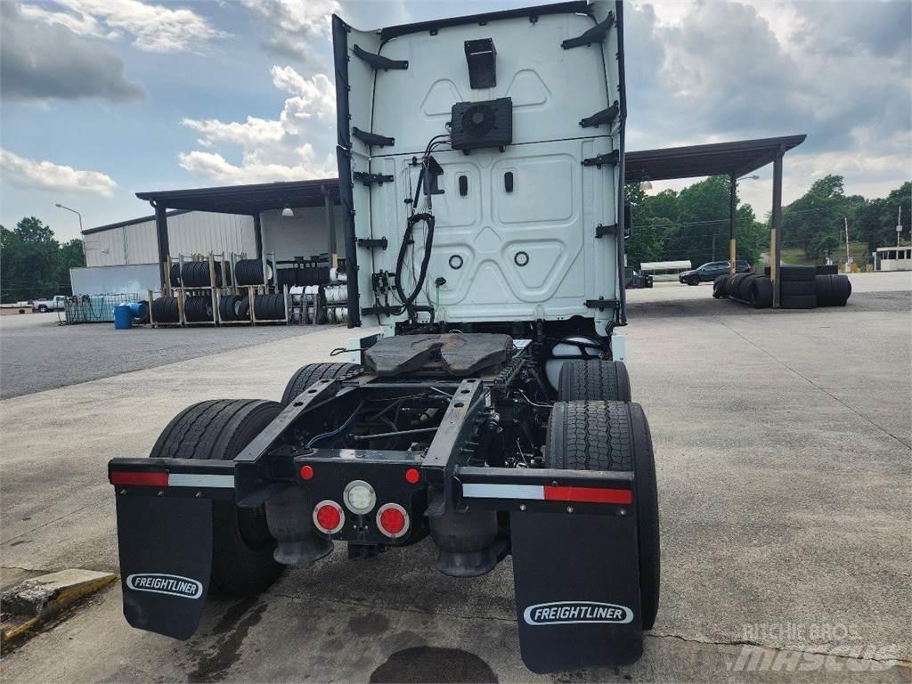 Freightliner 126 中古トラクターヘッド | トレーラーヘッド