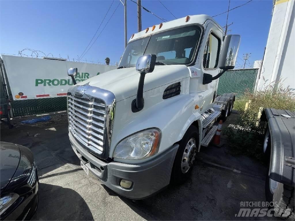 Freightliner CA113 中古トラクターヘッド | トレーラーヘッド