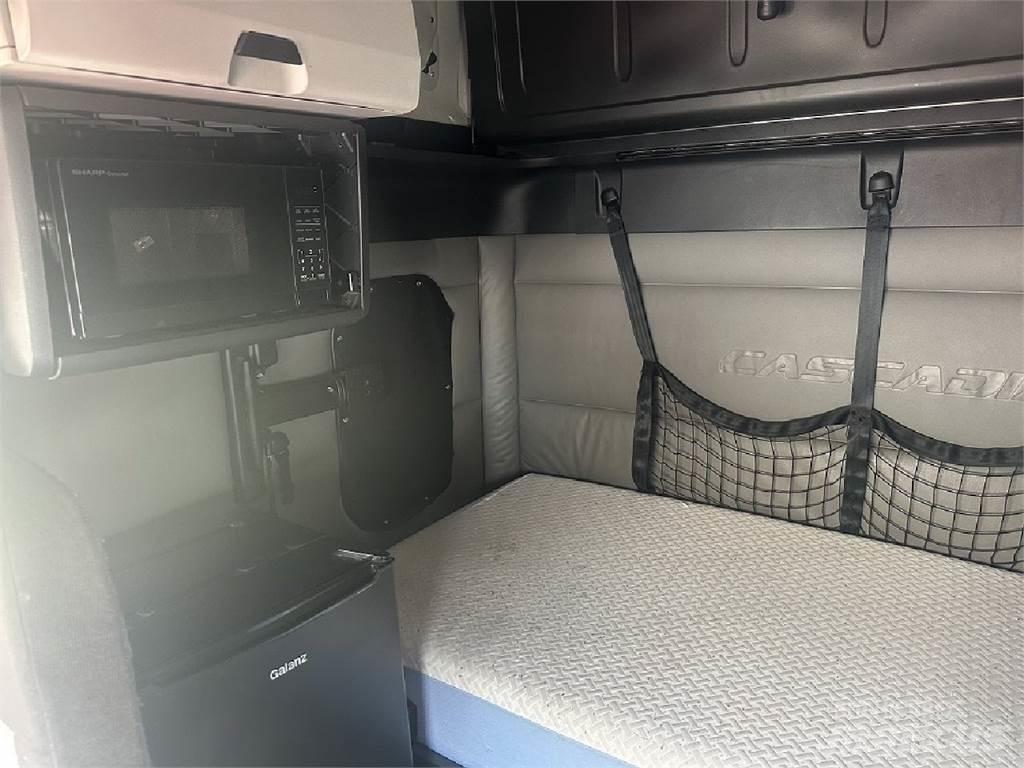 Freightliner CA126 中古トラクターヘッド | トレーラーヘッド