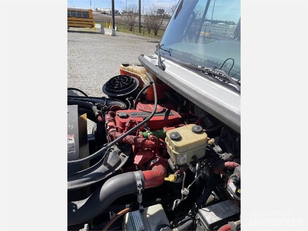 Freightliner M2 冷凍冷蔵車