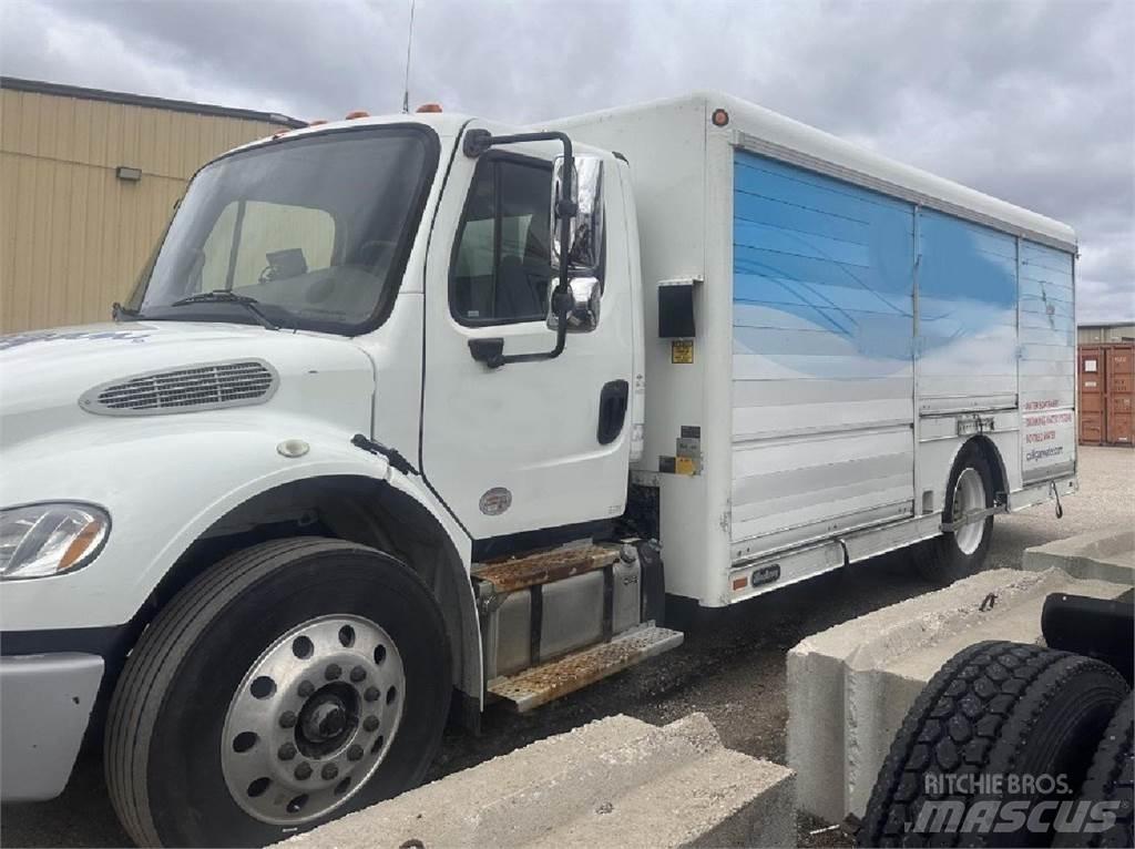 Freightliner M2 飲料運送車両