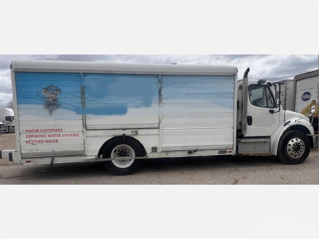 Freightliner M2 飲料運送車両