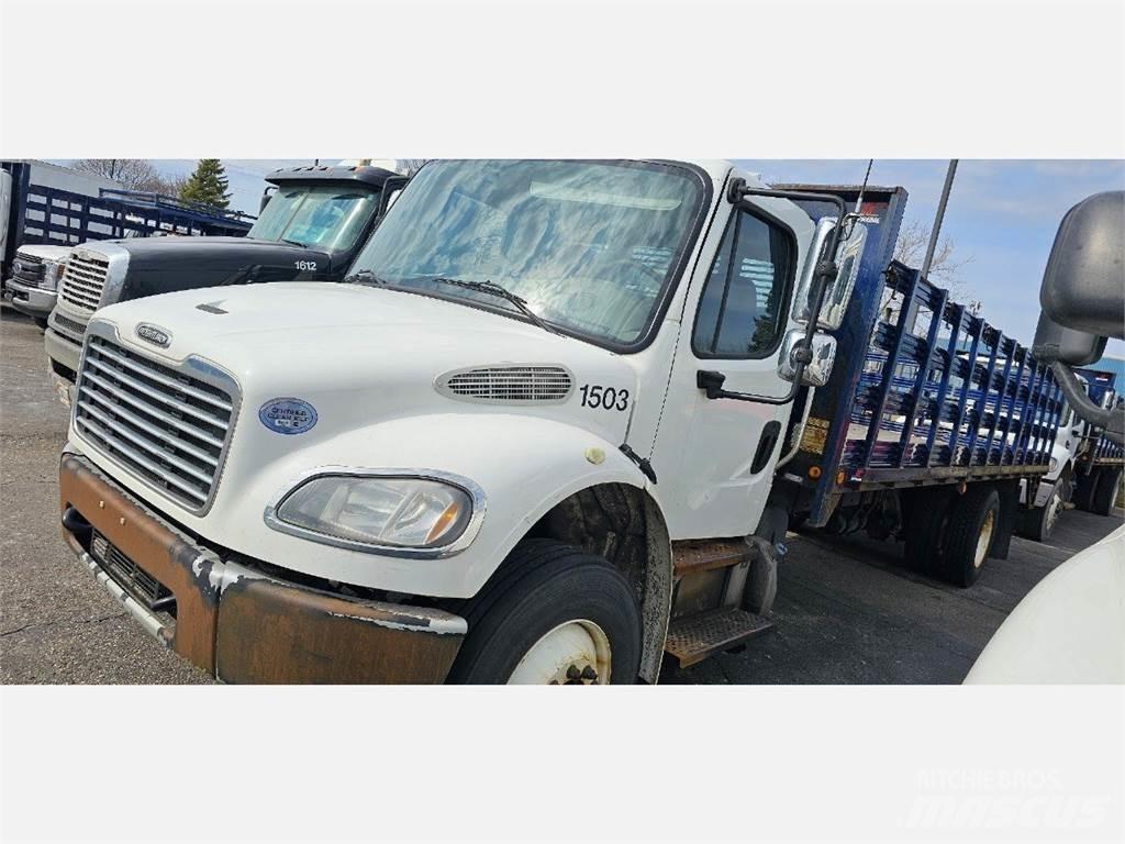 Freightliner M2 106 平ボディー