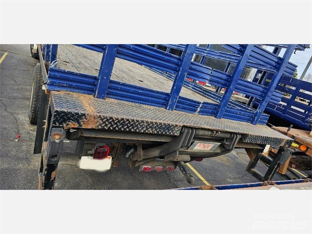Freightliner M2 106 平ボディー
