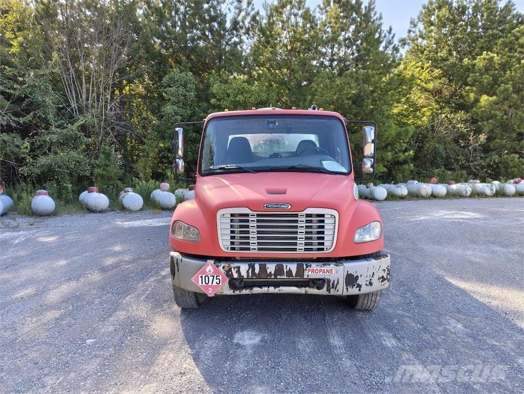 Freightliner M2 106 その他トラック
