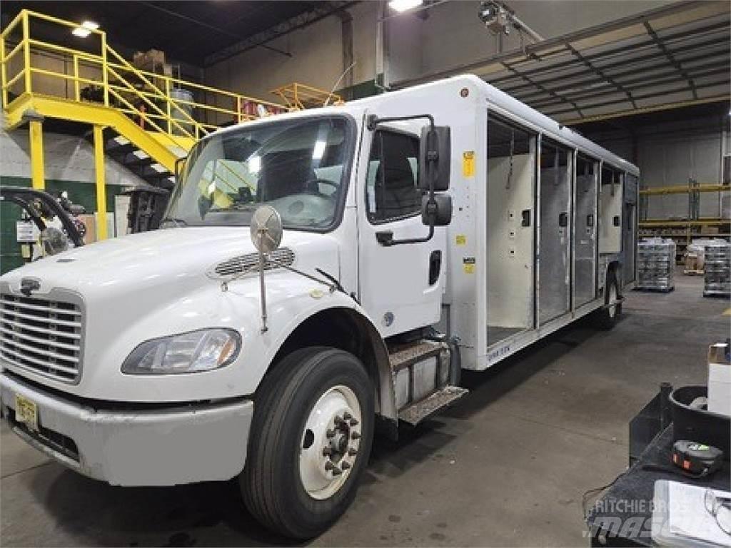 Freightliner M2106 飲料運送車両