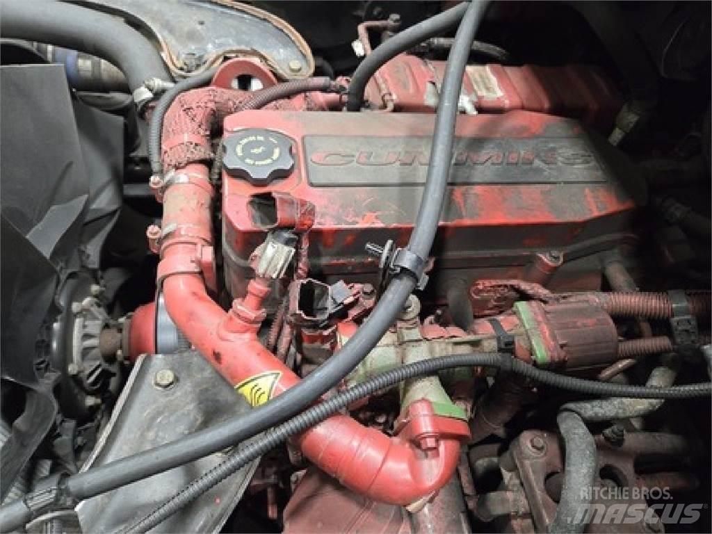 Freightliner M2106 飲料運送車両
