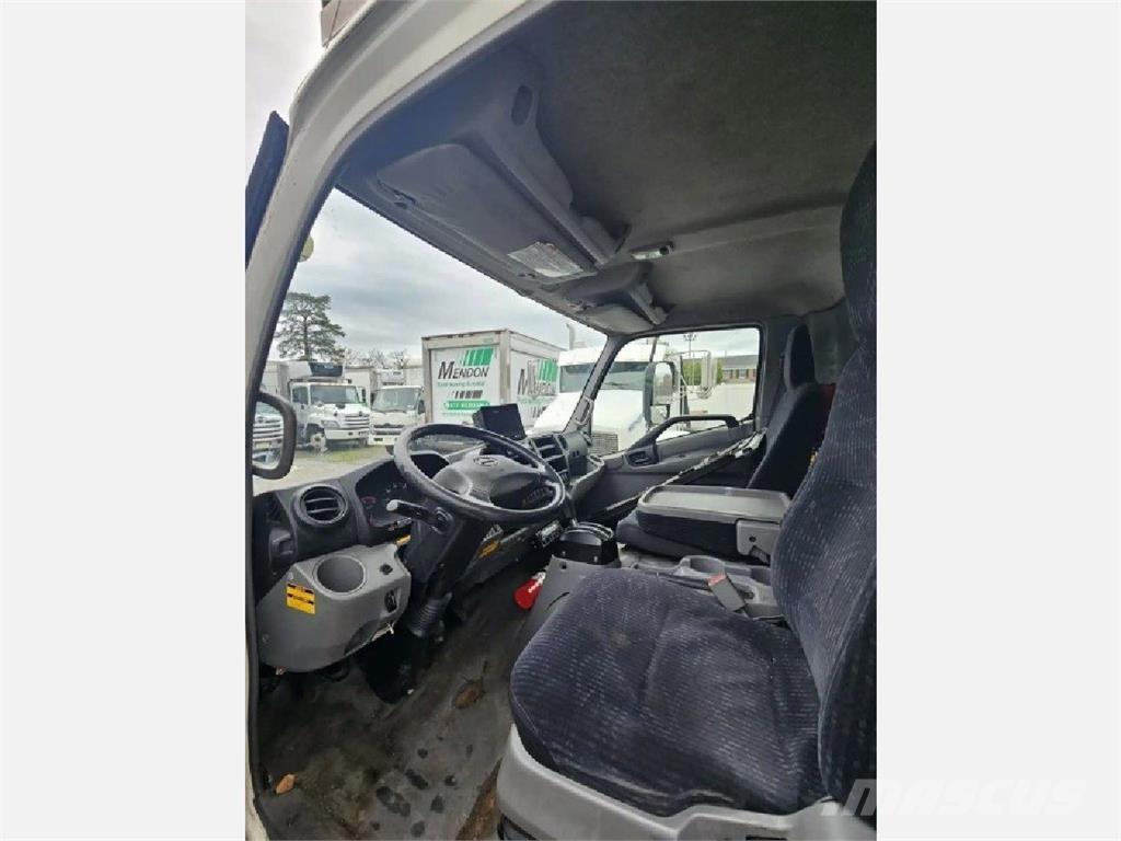Hino 195 冷凍冷蔵車