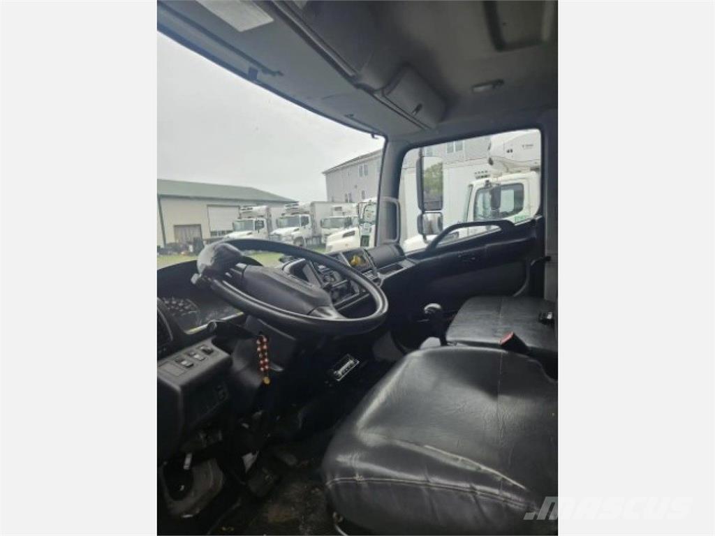 Hino 268 冷凍冷蔵車